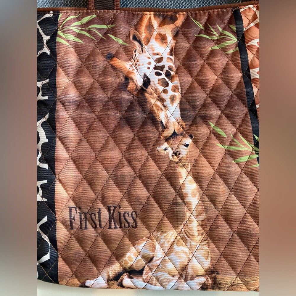 “First Kiss" quilted giraffe art tote bag - Picture 8 of 11